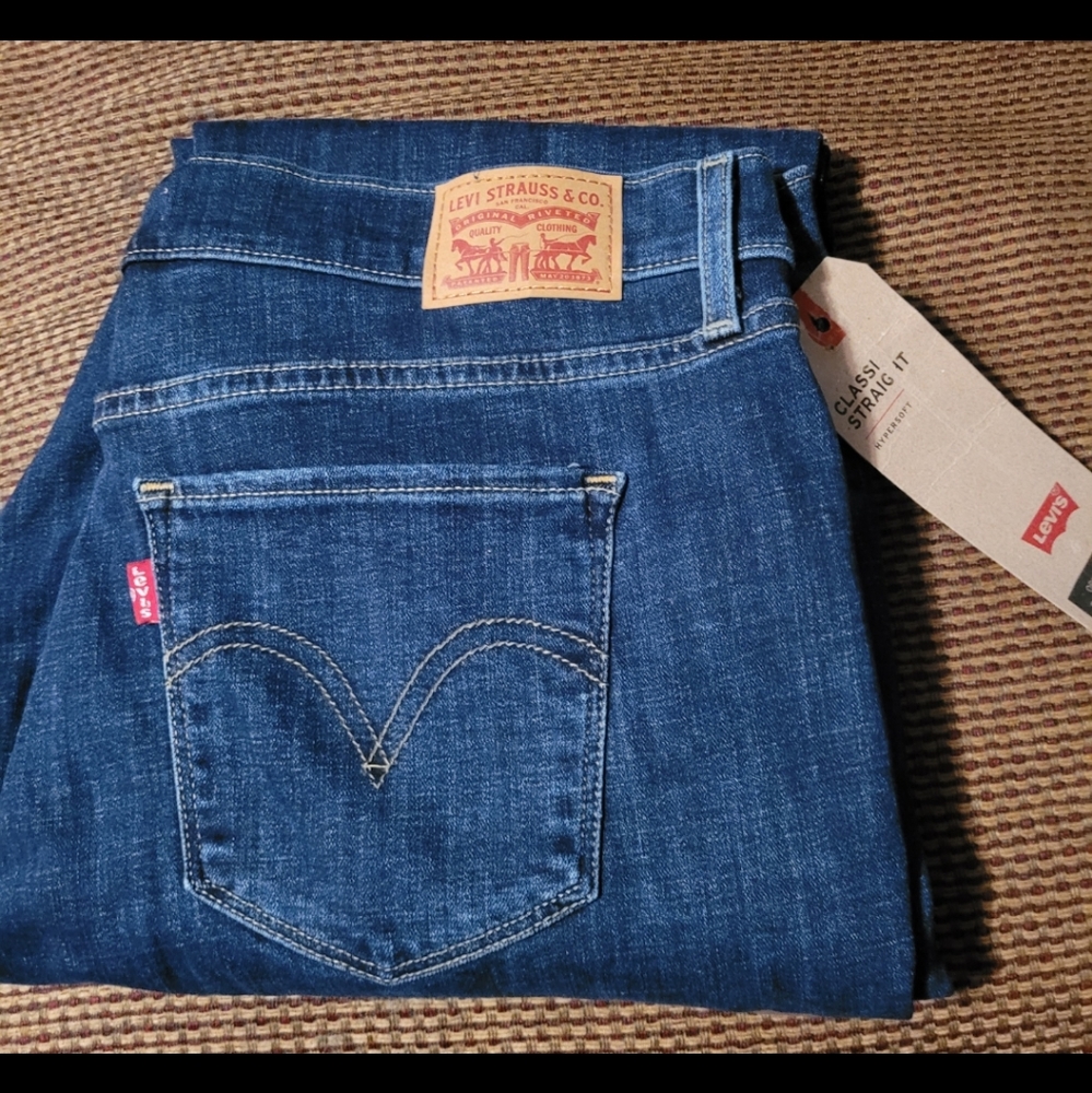 Womans Levi's, NWT, sz 16m